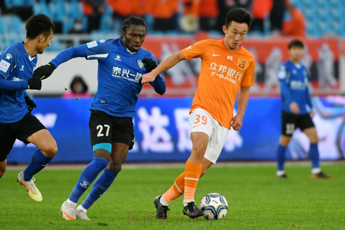 汉为体育2018中冠联赛决赛首回合：泰州远大4-1成都兴城
